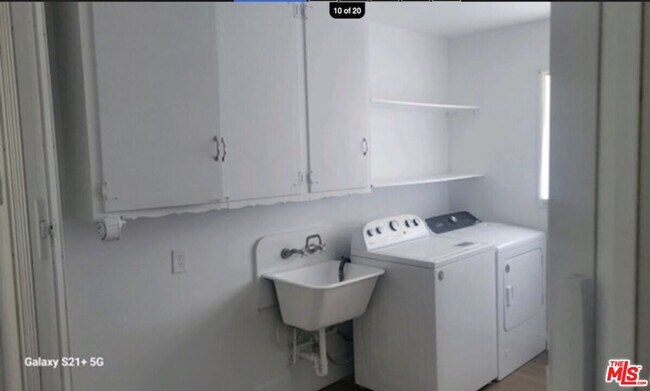 Foto del edificio - 17402 Hart St