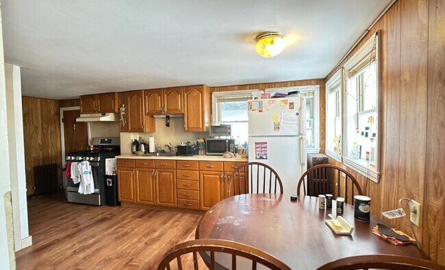 Building Photo - 28A Cherry St