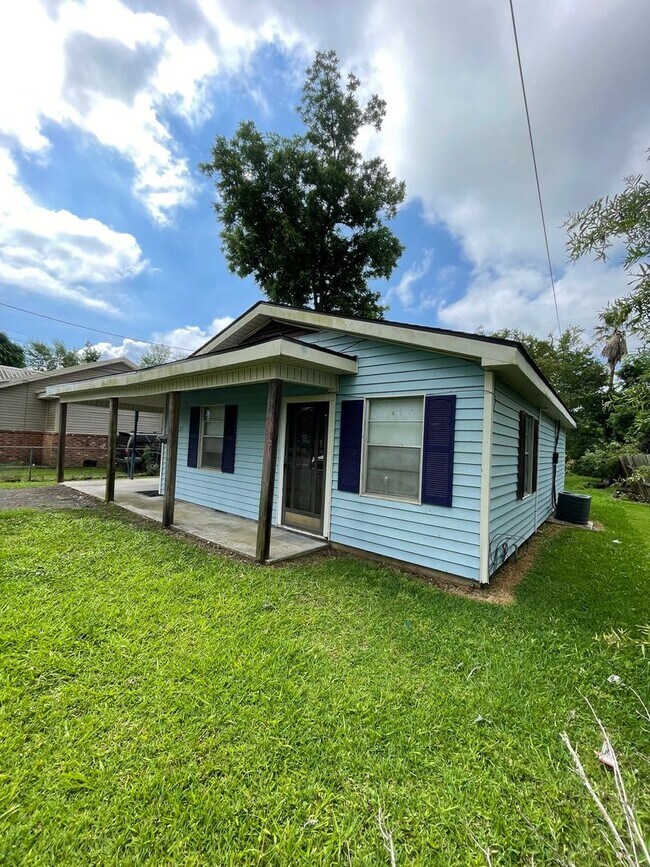 Foto del edificio - House For Rent in Westlake