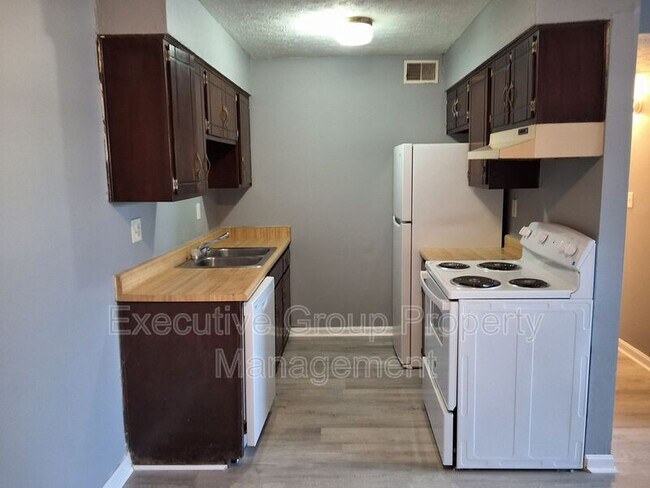 Foto del edificio - 345-14 ELMWOOD DRIVE