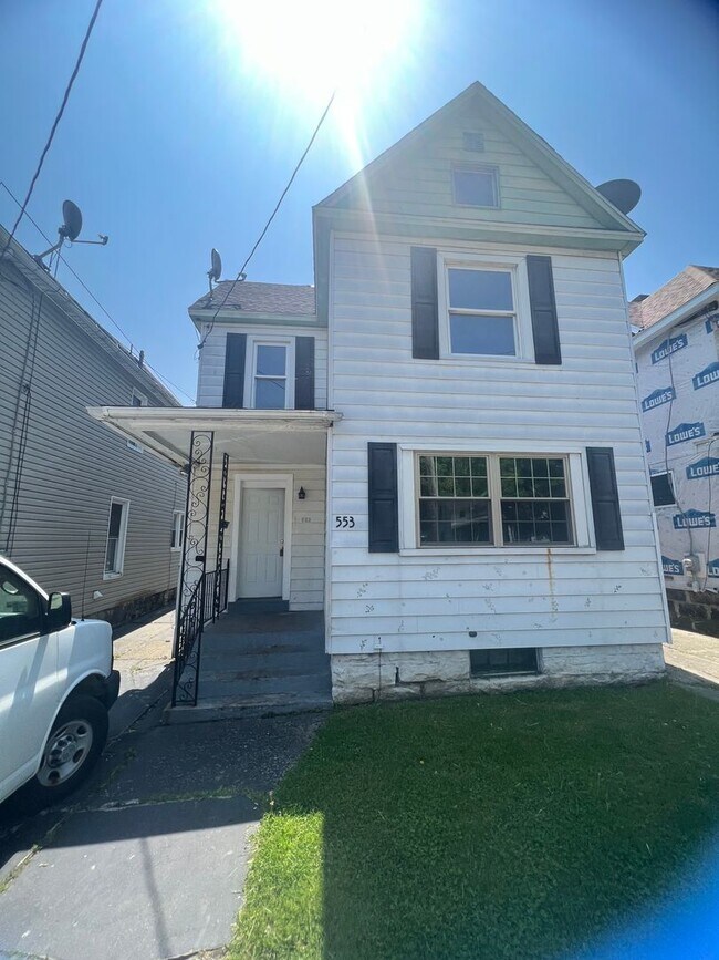 Building Photo - Updated 4 Bedroom House