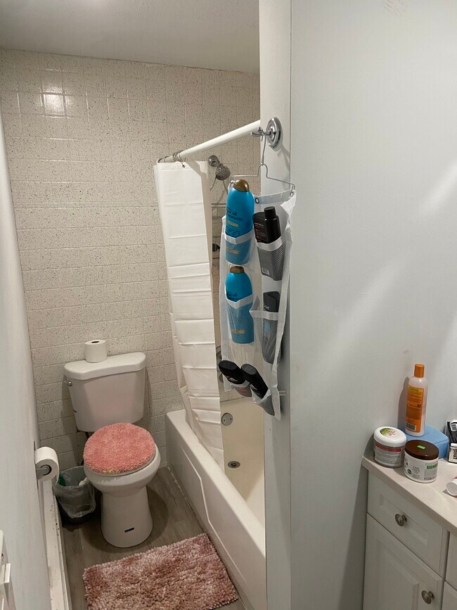 Foto del edificio - 851 Blossom Ln