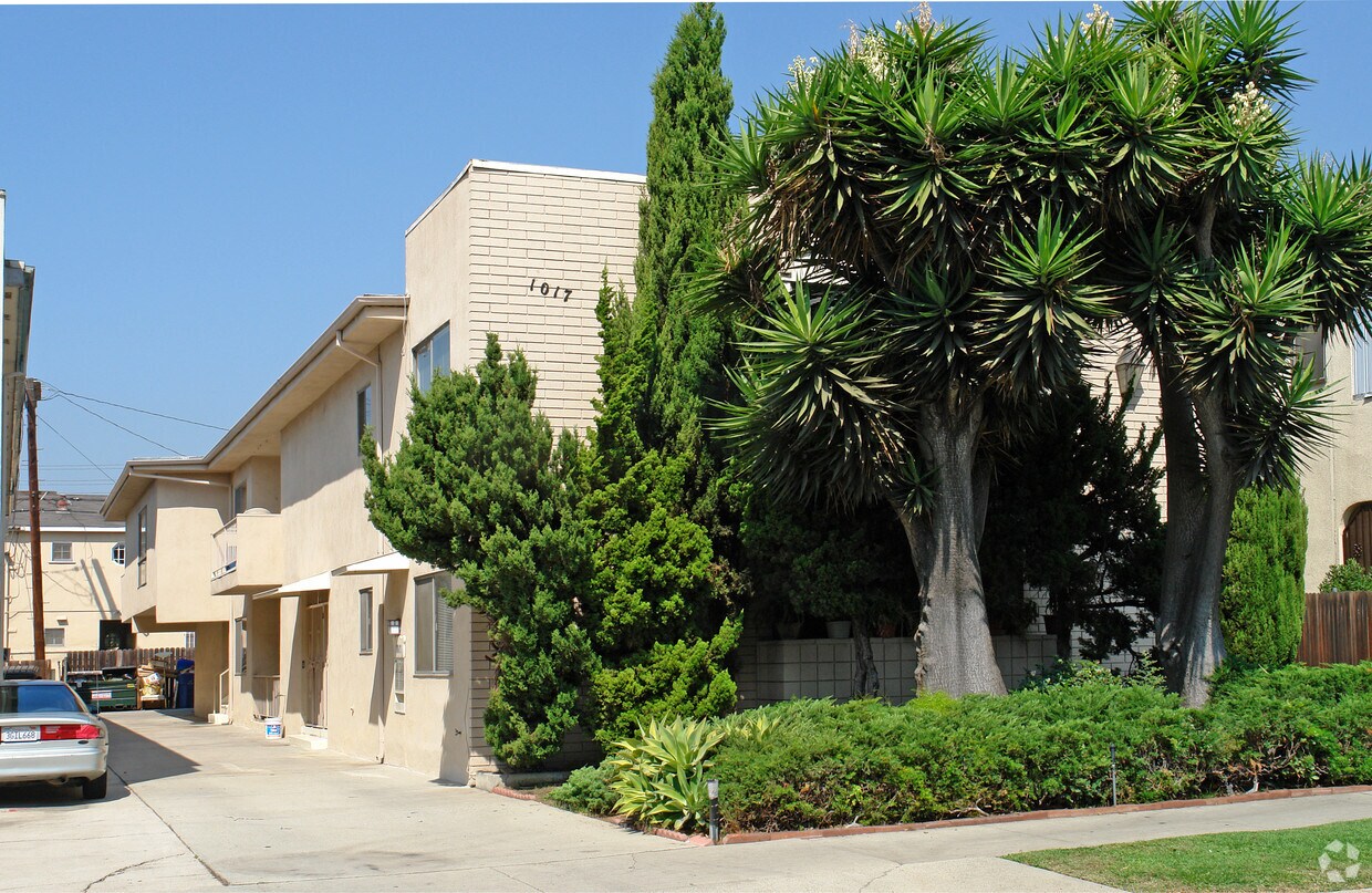Foto principal - 1017 N Croft Ave