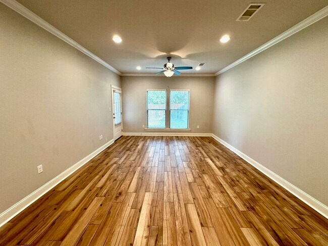 Building Photo - 723 S Audubon Pl Ave
