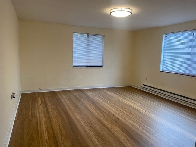 Building Photo - 523- 525  Markeson St