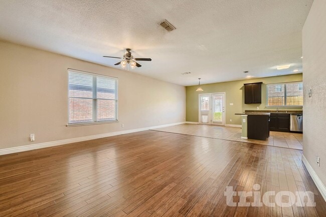 Building Photo - 1735 Oak Glen Dr