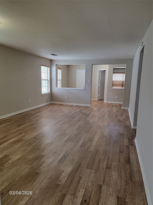 Building Photo - 1122 Americana Dr