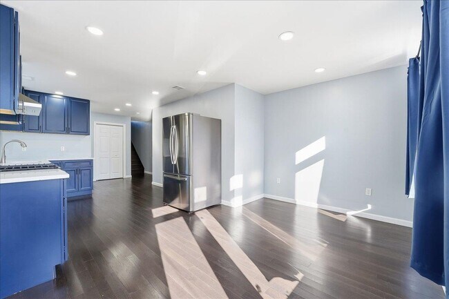 Foto del edificio - 225 Freeman Ave