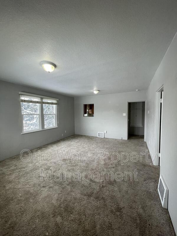 Building Photo - 919 7th St
