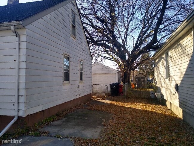 Building Photo - 4 br, 1 bath House - 17704 Ivanhoe St.