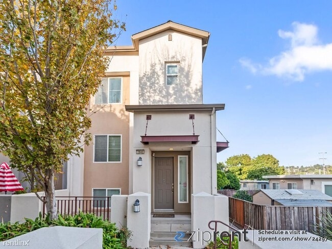 Building Photo - 3 br, 2.5 bath Townhome - 2840 10th Street...