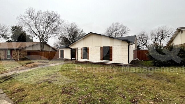 Building Photo - 4105 Aralia St