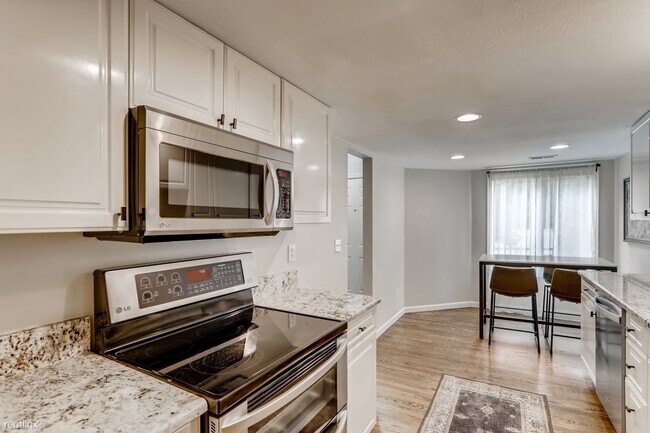 Foto del edificio - 3 br, 2.5 bath Townhome - 160 South Jackso...