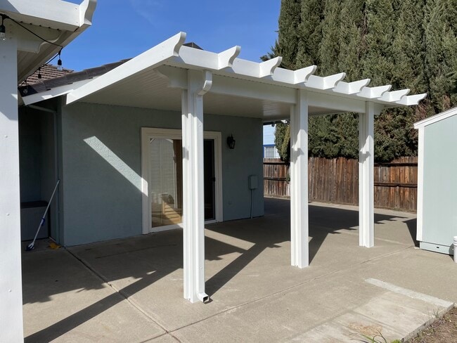 Building Photo - 767 Kingman Dr