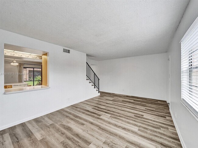 Foto del edificio - 33 Toledo Ct