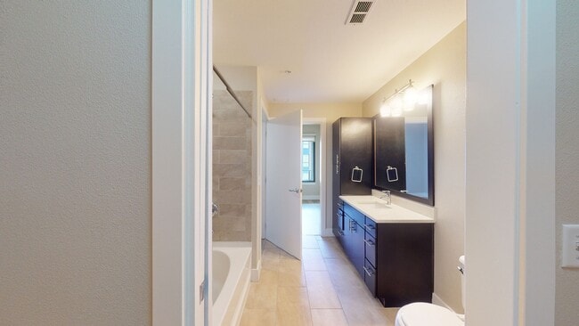 Interior Photo - Channel Mission Bay