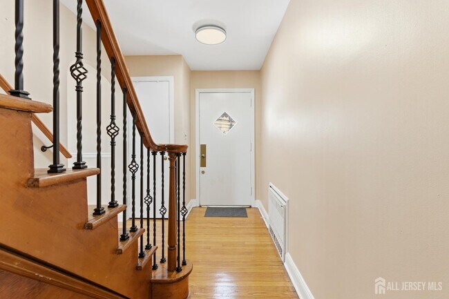 Foto del edificio - 219 Plainfield Rd