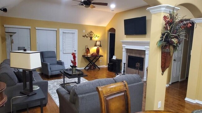 Building Photo - 9134 Sunlit Park Dr