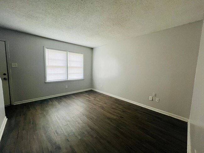 Building Photo - 131 Wall St