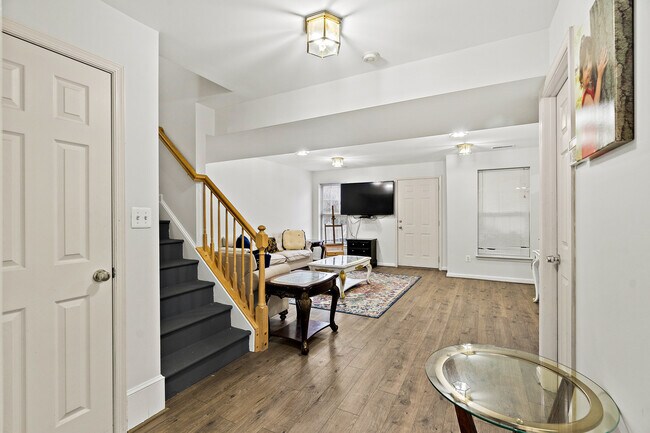 Living room - 9305 Cougar Ct