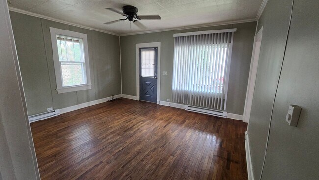 Foto del edificio - 2 Bedroom/1 Bath - Spacious Fenced Yard!