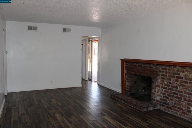 Building Photo - 5759 Nottingham Dr