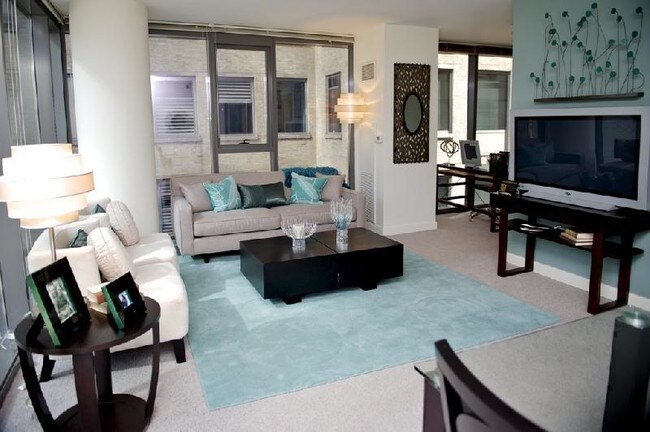 Building Photo - 201 N Wells St