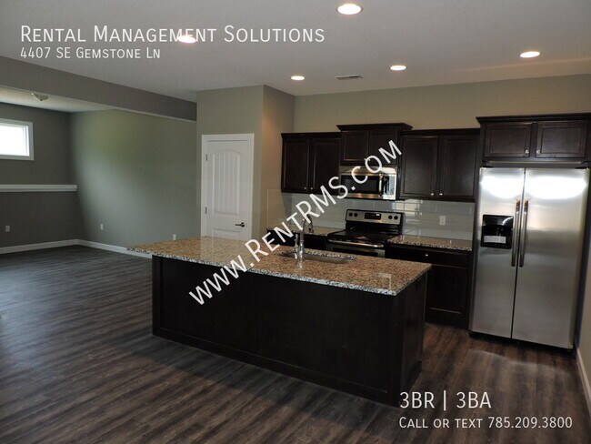 Building Photo - 4407 SE Gemstone Ln