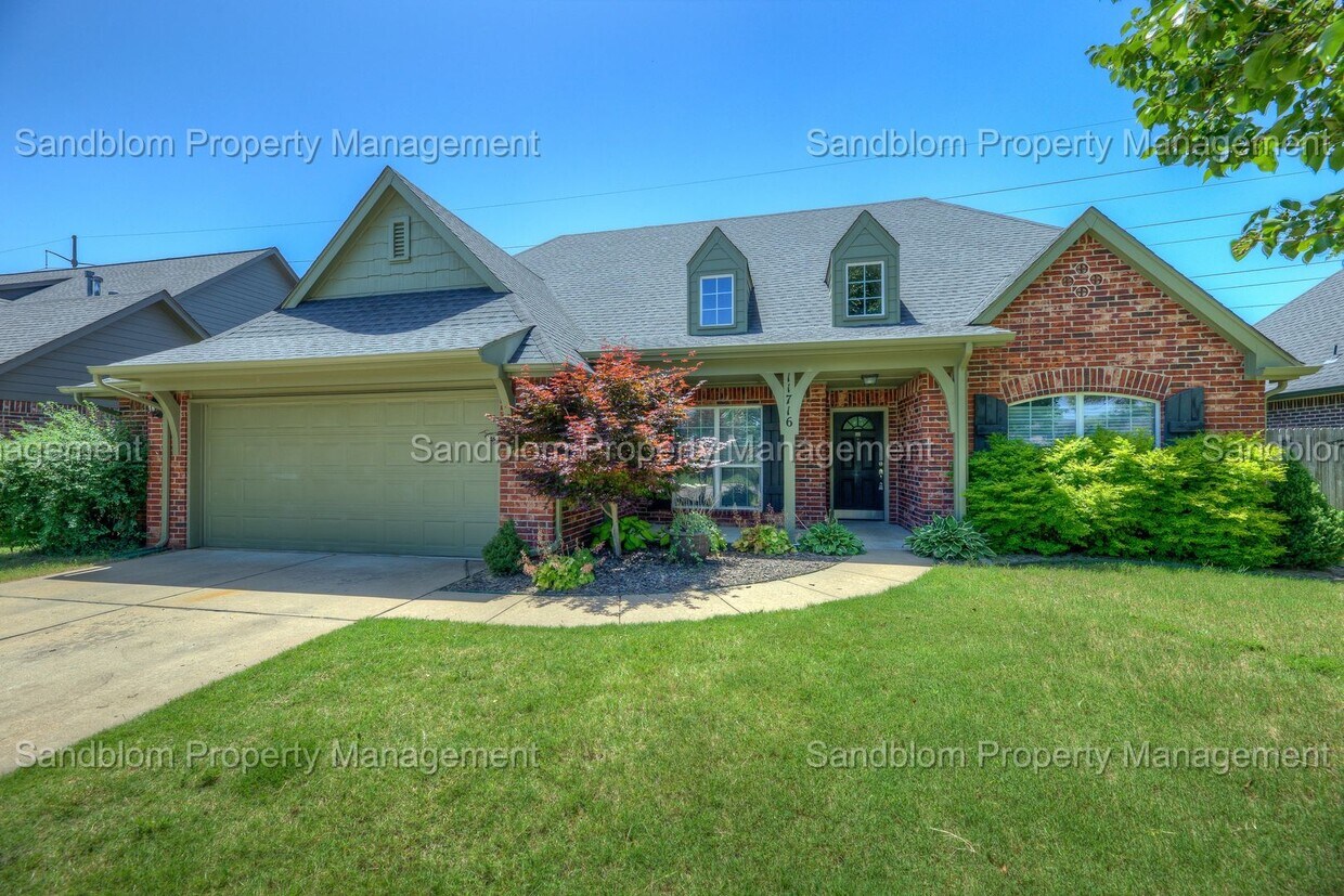 Foto principal - FOR LEASE | Jenks | $2500 Rent | 5 Bed, 3 ...