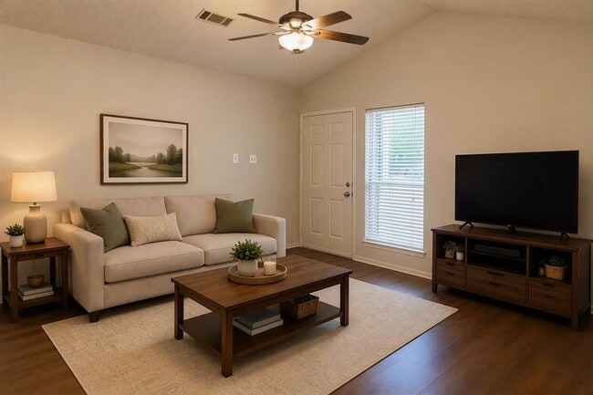 Building Photo - 8806 Pineridge Dr