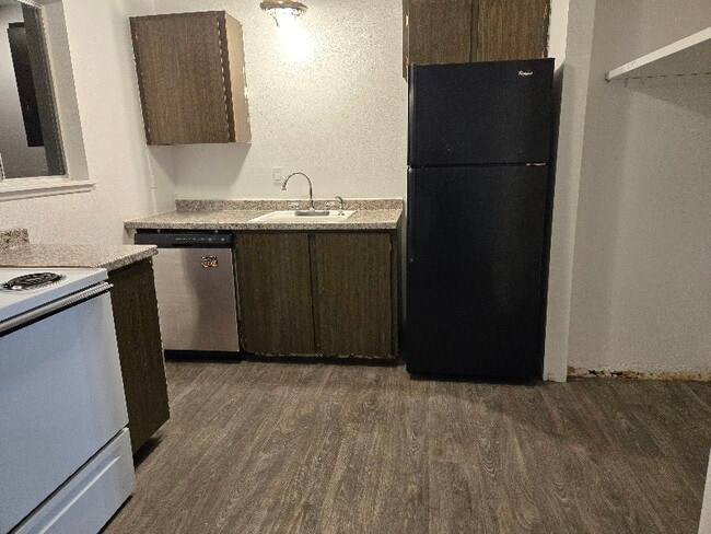 Building Photo - 3311 E 21st St