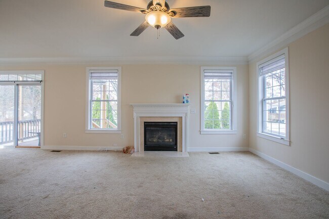 Foto del edificio - Lovely 4 BR/3 BA Single-Family Home in Pas...