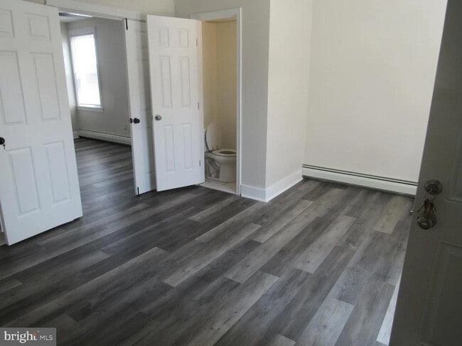 Building Photo - 442 Folcroft St