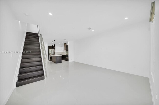 Foto del edificio - 6310 NW 103rd Pl