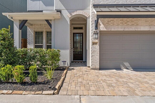 Building Photo - 1715 Leilani Dr