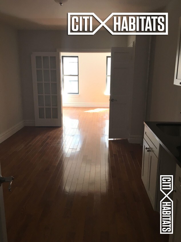 Foto del edificio - 330 E 11th St