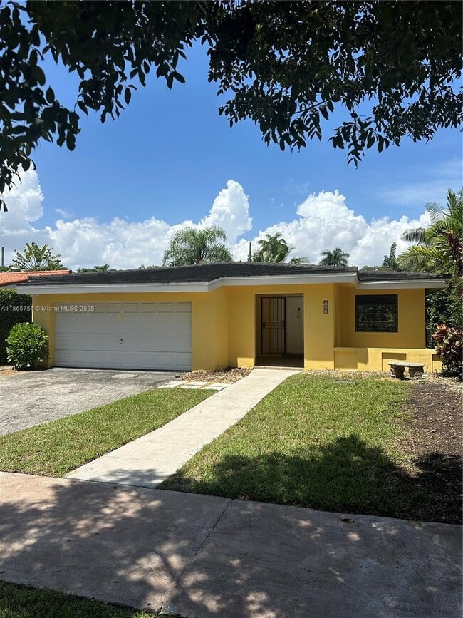 Building Photo - 527 Gerona Ave