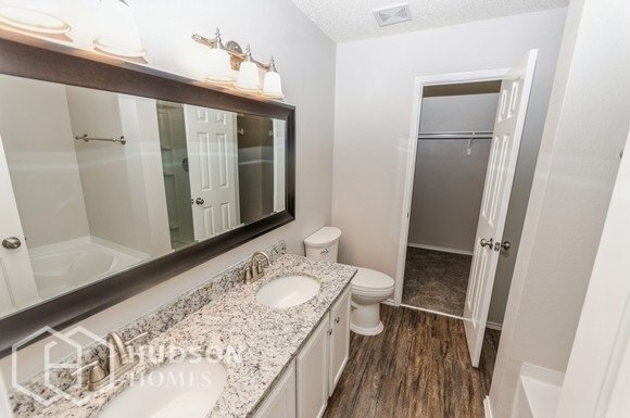 Foto del edificio - 3004 Deer Ridge Dr