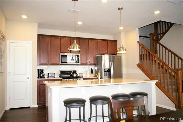 Foto del edificio - 2811 Summer Day Ave