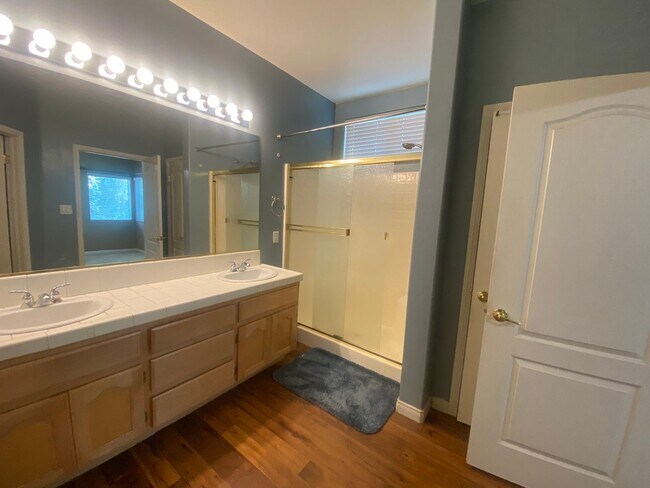 Foto del edificio - Beautiful 4-bed+2-ba home for SW area !
