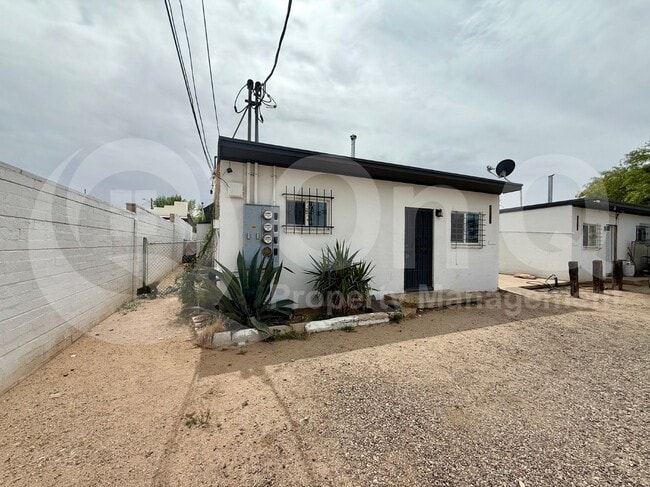 Building Photo - 3566 E Kleindale Rd