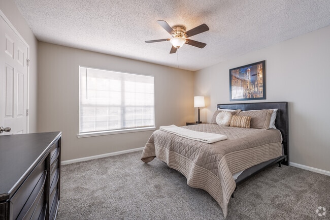 2BD/2BA Master Bedroom - Cottage Hill Farms