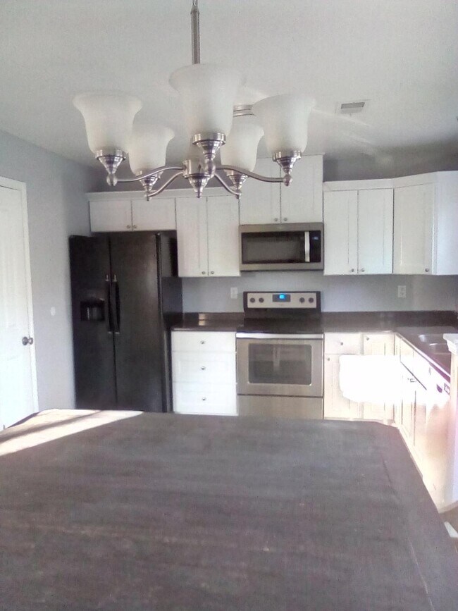 Foto del edificio - 9650 Holly Grove Rd