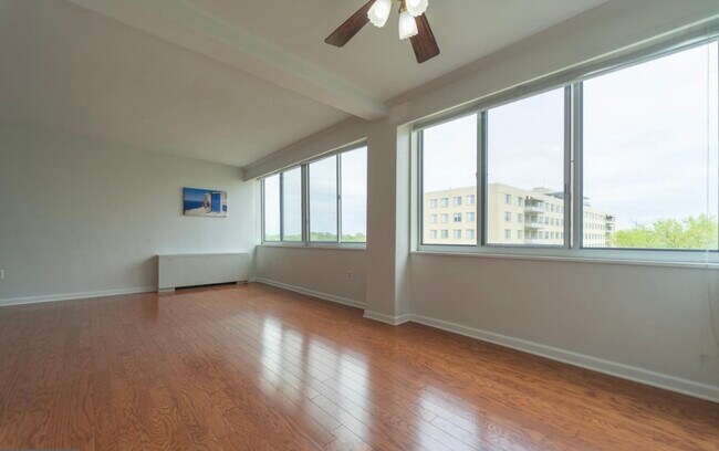 Foto del edificio - 6631 Wakefield Dr