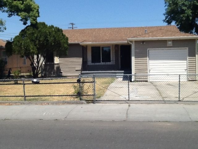 Foto principal - 1687 E 6th St