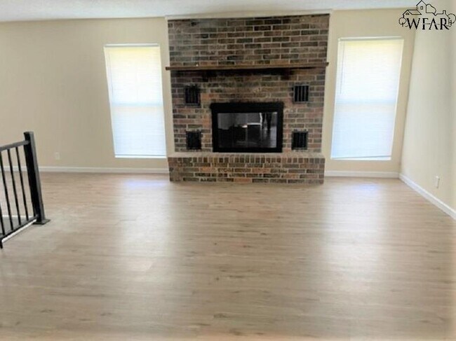 Building Photo - 4316 Hillsboro