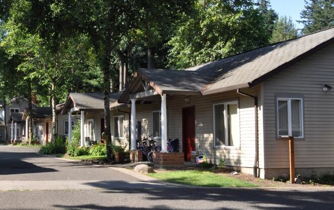 Primary Photo - Floresta Apartments