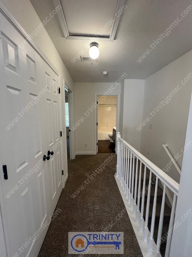 Foto del edificio - 3 Bedroom Duplex!