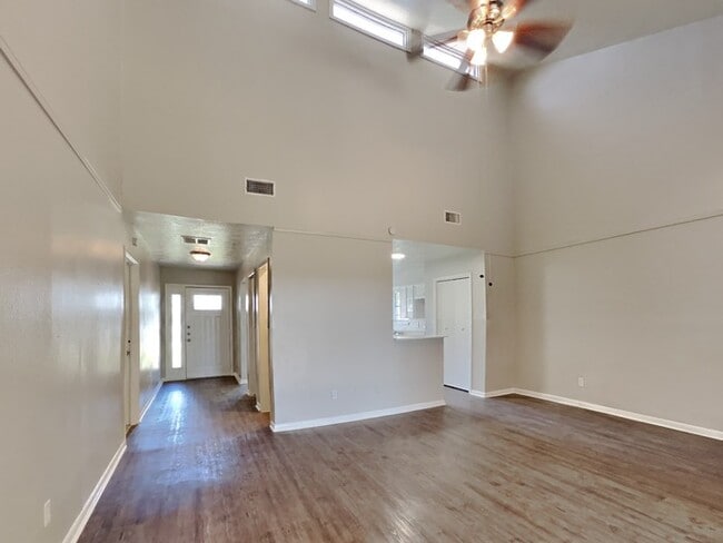 Building Photo - 16830 S Lighthouse Dr