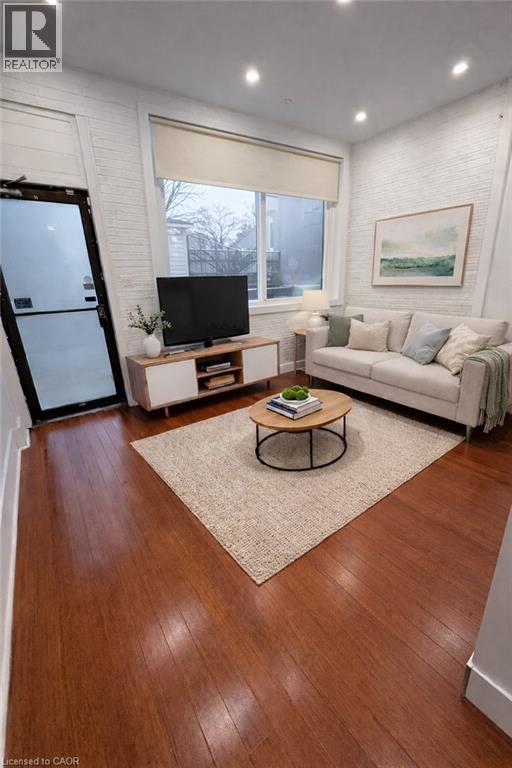 Building Photo - 69 Hellems Ave